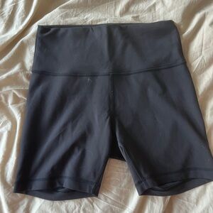 Black wonder train 6” shorts